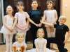 Siedmioro dzieci na zajęciach baletu
