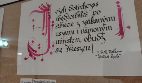 tekst kaligraficzny pismem
