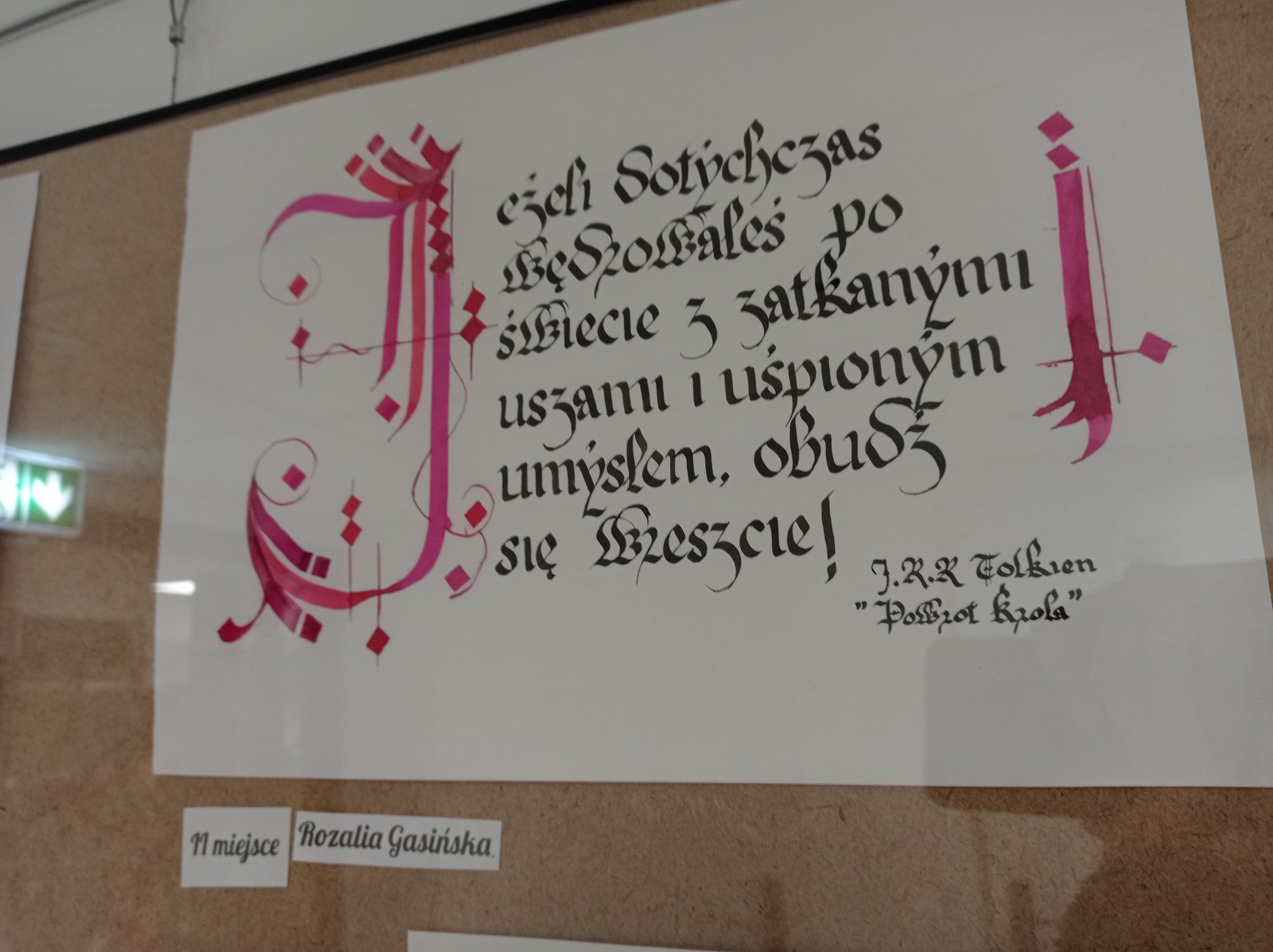 zwycięski tekst pisany kaligraficznym pismem