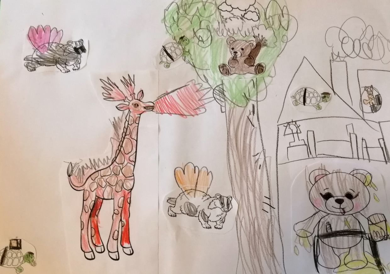 rysunek dziecka pzestawiający super bohaterów żyrafę, borsuka i misie